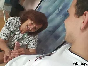 ¡La colegiala travie ...