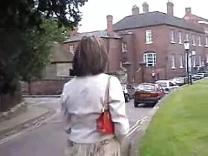 Hijastra jugando con ...